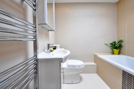 Un sèche-serviette apportera une nouvelle dimension à votre salle de bains
